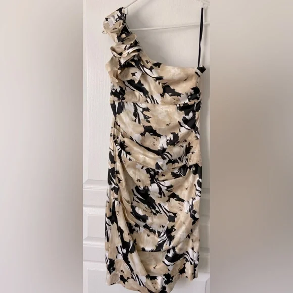 Robe Noire Taille 10 De La Marque Roulette - Occasion En Très Bon état - Coupe Classique